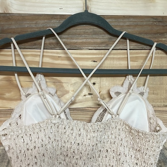 Zenana size XL Cream Color Lacey Strappy Builtin Bra Feminine Sexy Flowy top - Picture 7 of 11